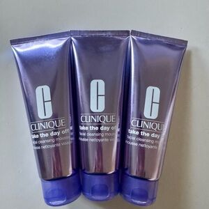 Take The Day Off Facial Mousse Cleanser 3x 
4.2oz / 125ml